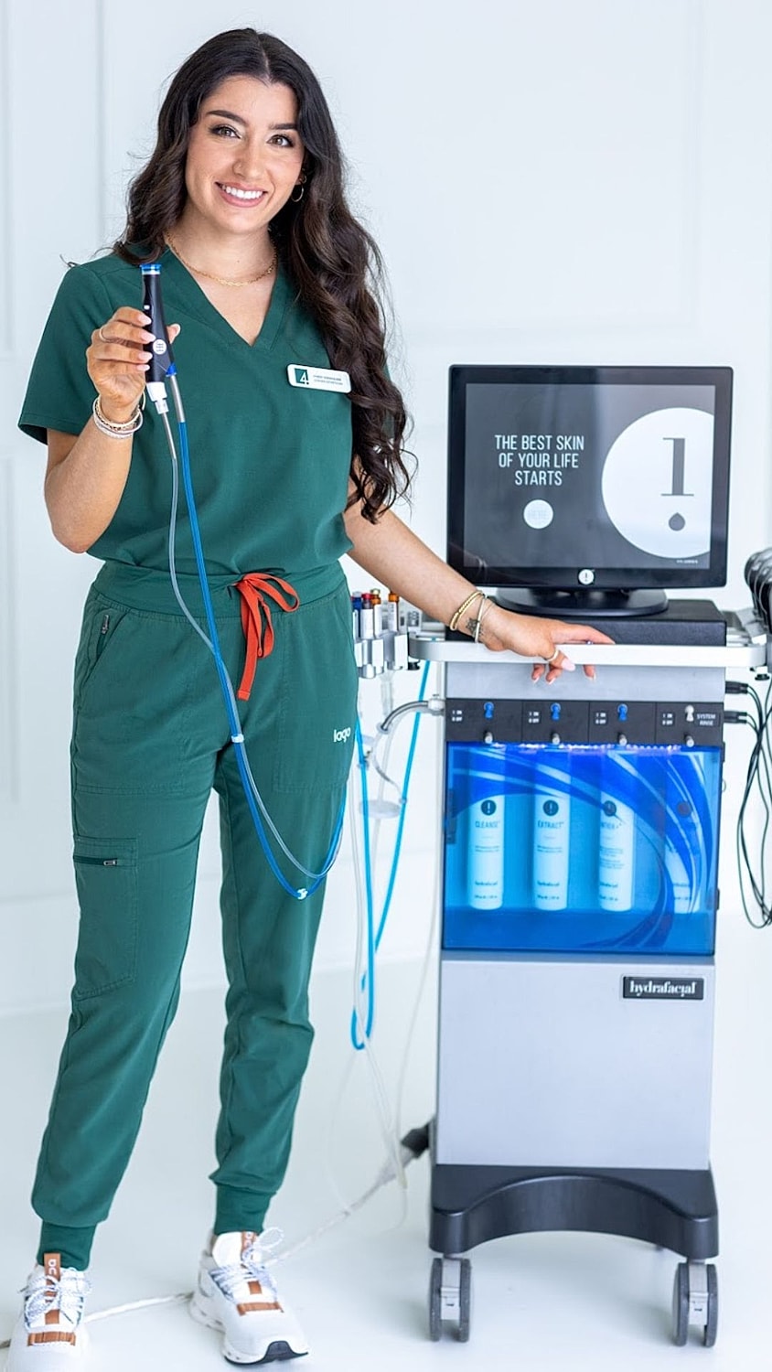 4esthetics Lounge medical professional with the Hydrafacial machine.