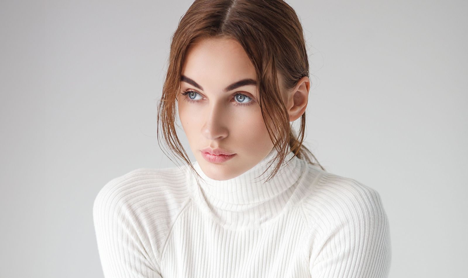 Portrait of a woman with graceful hands.